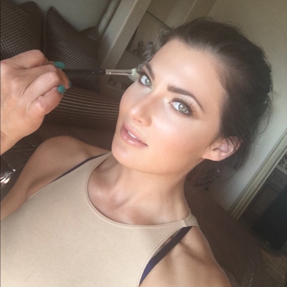 Meet your Posher, Cristina - Picture 1 of 1